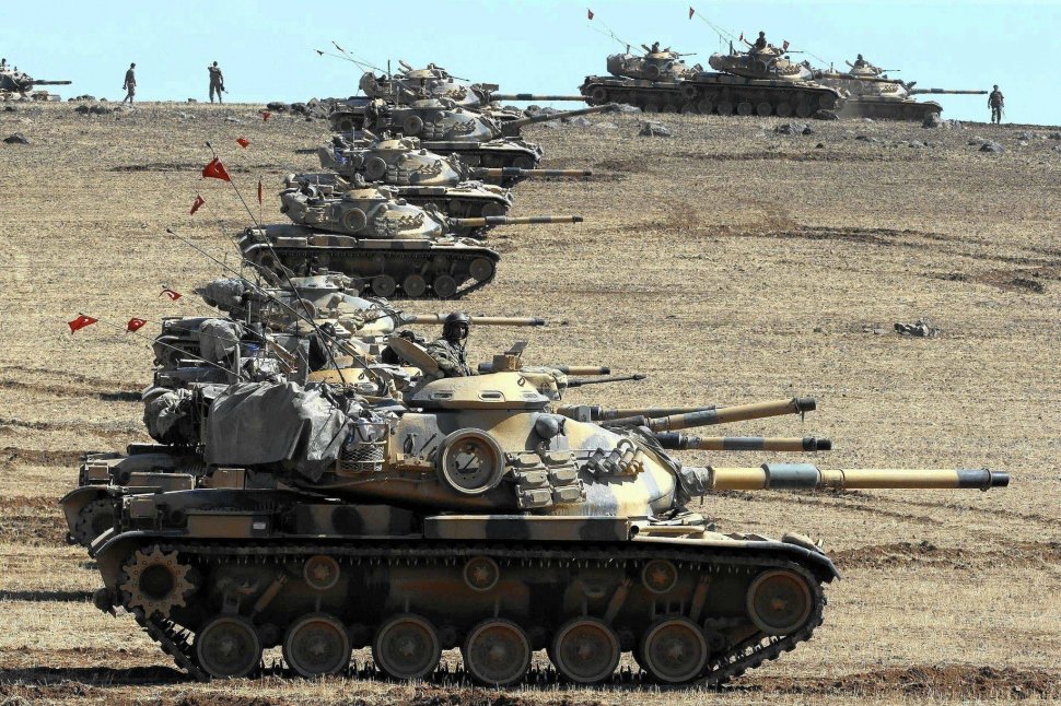 Turcii au intrat cu tancuri şi artilerie grea în Siria. Cel puţin un soldat a murit