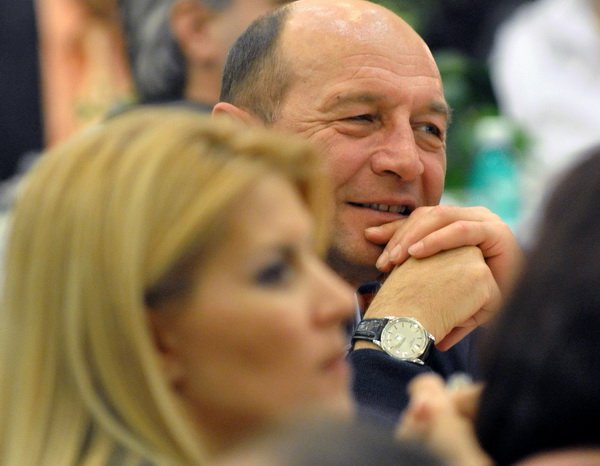 Ce făcea Traian Băsescu în timp ce Udrea voia MILA colegilor parlamentari. MESAJUL secret transmis de fostul preşedinte protejatei sale