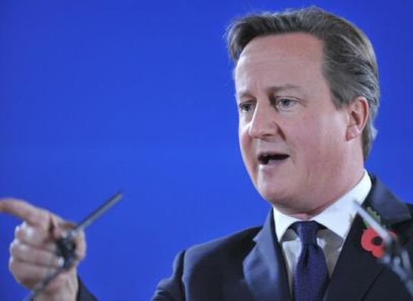 Ucraina: David Cameron evocă ideea excluderii Rusiei din sistemul bancar Swift
