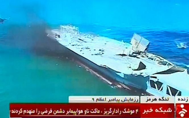 Iranul a distrus o replică a unui portavion american în cadrul unui exerciţiu militar