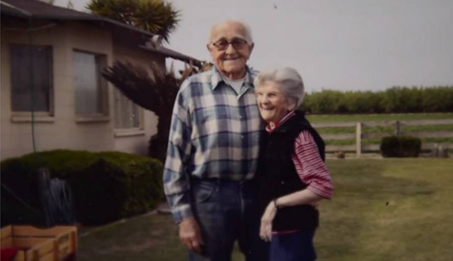 Până când moartea îi va despărţi... Au fost căsătoriţi 67 de ani şi au murit ţinându-se de mână, la cinci ore diferenţă unul de celălalt (VIDEO)