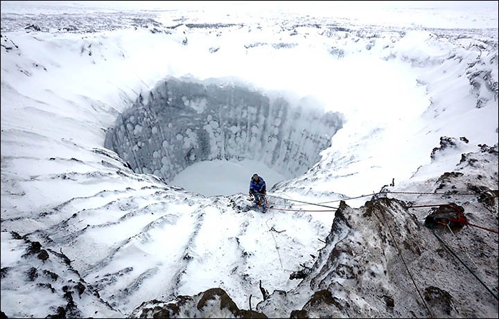 Ce se întâmplă în Siberia. NIMENI nu ştie din ce cauză apar craterele în pământ