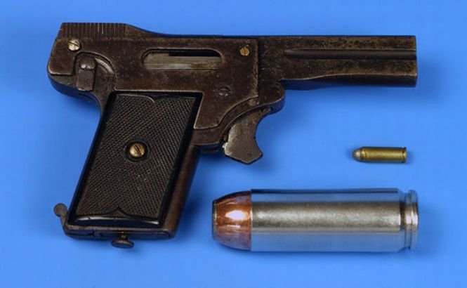 Kolibri, una dintre cele mai mici arme fabricate vreodată
