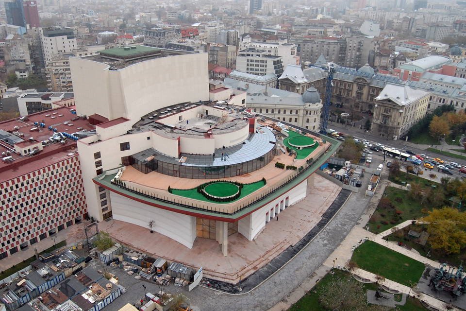 Parcarea subterană de la Teatrul Naţional, inaugurată la 2 ani după renovare