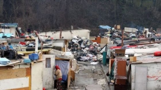 Tabără de nomazi demolată în Italia. 60 de români evacuaţi
