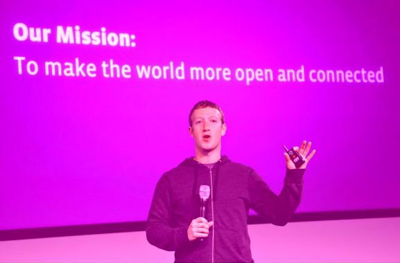 Mark Zuckerberg nu exclude o colaborare între Facebook şi Google