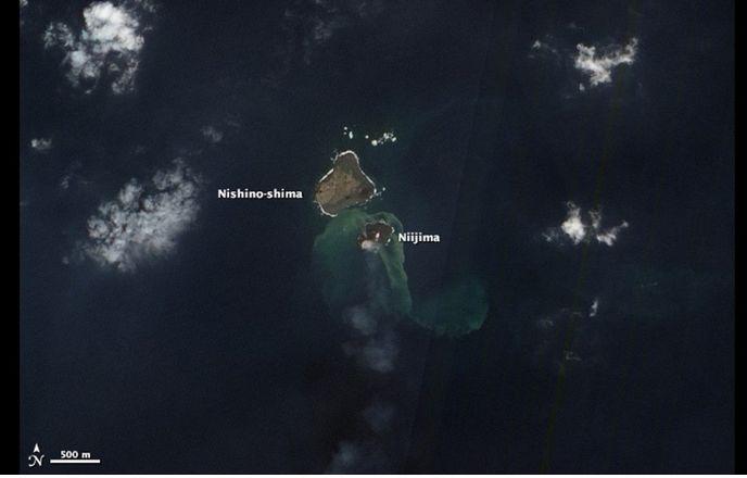 Se schimbă harta lumii. O nouă INSULĂ a apărut din apele Oceanului şi creşte pe zi ce trece 297336