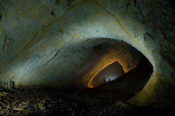 Secretul ORIGINII VIEŢII, descoperit într-o peşteră din România. Cercetătorii de la NASA au venit să studieze fenomenul