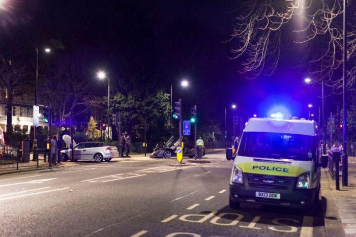 Accidentul petrecut în miez de noapte în care un bolid de JUMĂTATE de MILION de dolar s-a făcut ţăndări. Imaginile, publicate acum pe internet 297588