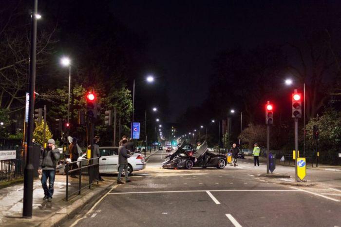 Accidentul petrecut în miez de noapte în care un bolid de JUMĂTATE de MILION de dolar s-a făcut ţăndări. Imaginile, publicate acum pe internet 297589