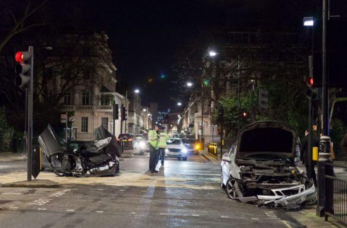 Accidentul petrecut în miez de noapte în care un bolid de JUMĂTATE de MILION de dolar s-a făcut ţăndări. Imaginile, publicate acum pe internet 297590