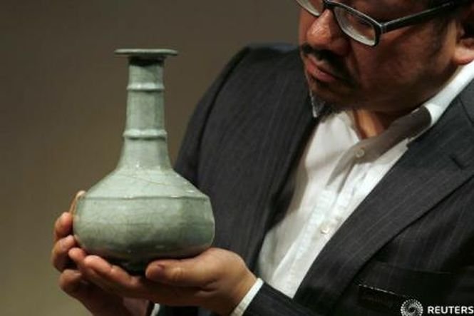 O vază chinezească veche ar putea fi vândută pentru suma de 60 milioane de dolari