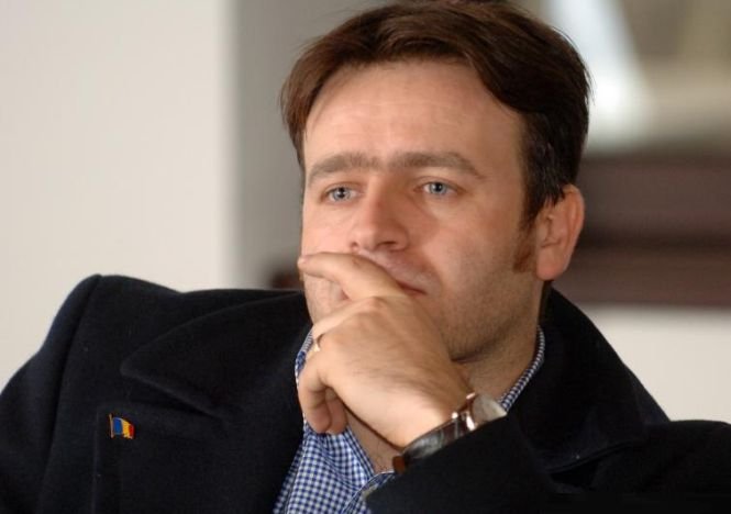 Felix Tătaru, strategul campaniilor lui Băsescu, acuzat că a primit o pungă cu 50.000 euro: De ce aş lua şpagă? Lucrez la firma mea, iau banii pe firmă