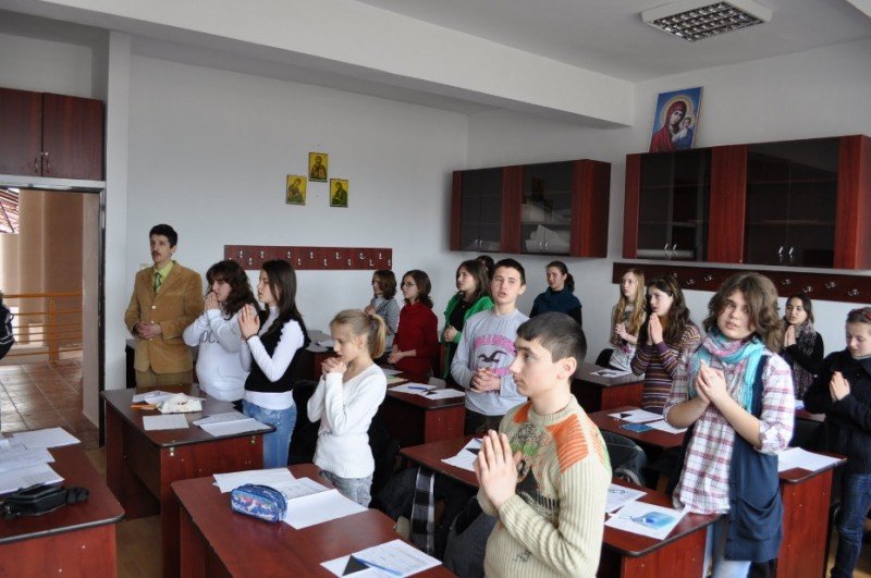 Ministrul Educaţiei a anunţat câţi elevi au depus cereri pentru a studia religia