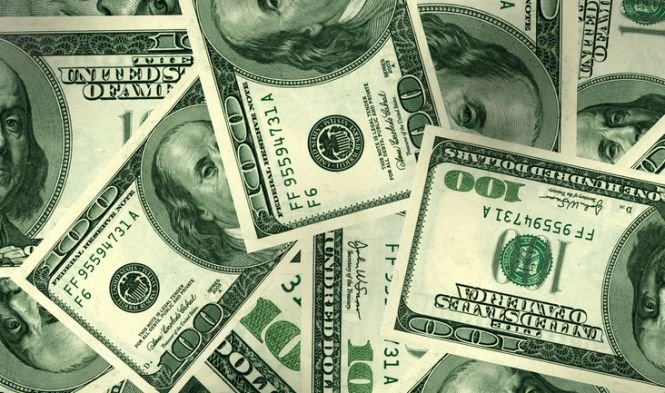 Cursul dolarului a crescut la un nou maxim istoric