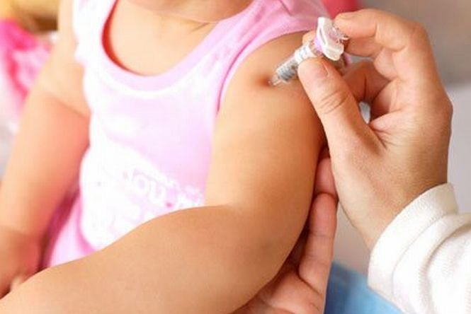 Ignoranţa poate să ucidă! Tot mai mulţi români îşi pun copiii în pericol refuzând să-i vaccineze