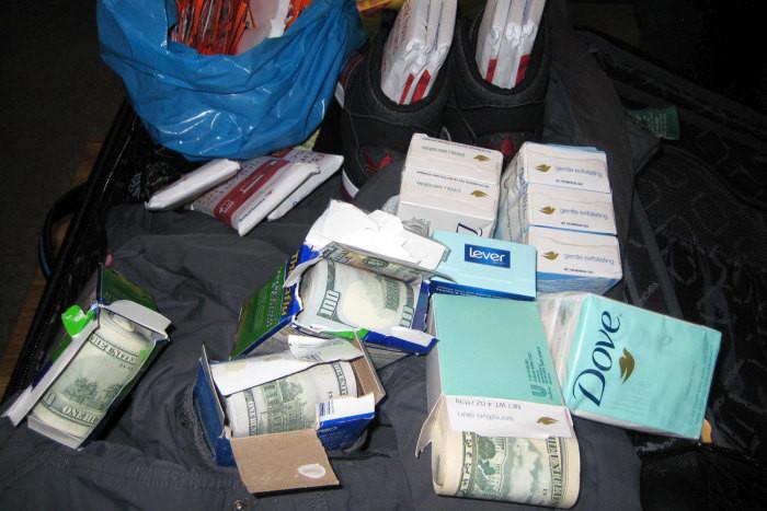 Imagini incredibile surprinse pe aeroport. Ce au găsit în bagajul acestui bărbat care voia să ajungă în Dubai 298141