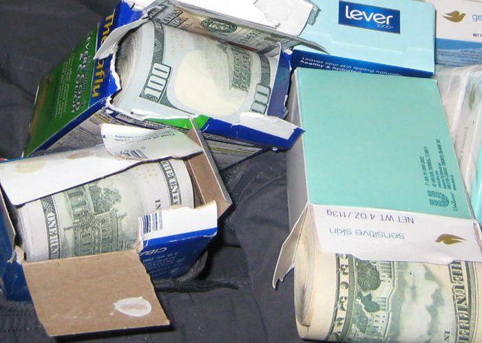 Imagini incredibile surprinse pe aeroport. Ce au găsit în bagajul acestui bărbat care voia să ajungă în Dubai 298142