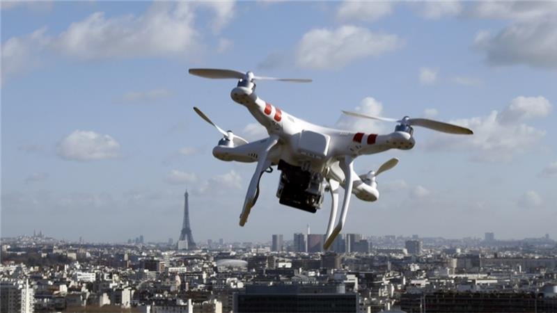 O dronă a survolat o &quot;bază militară&quot; sensibilă din apropiere de Paris