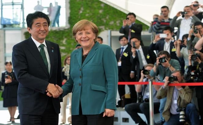 Angela Merkel a sosit în Japonia. Cancelarul german va promova la Tokyo energia regenarabilă