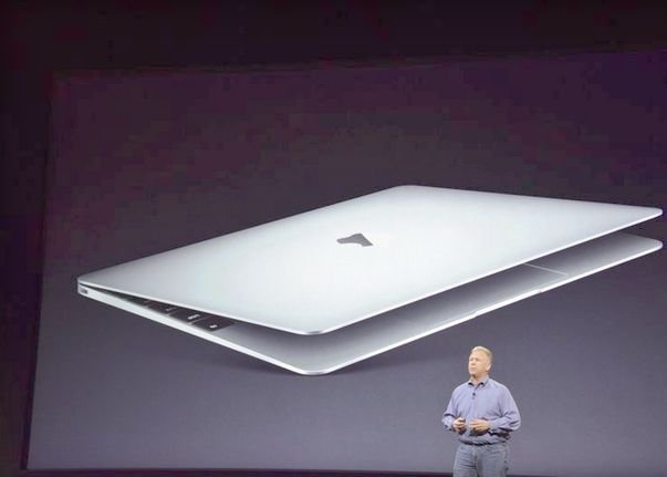 Apple a lansat noul MacBook: E cu 24% mai subţire decât MacBook Air şi are 12 inci