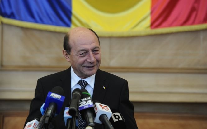 Băsescu s-a răzgândit după cinci ani: spune că ar mări indemnizaţiile pentru mame, dar nu are puterea necesară