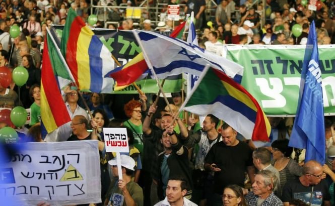 &quot;Israelul vrea schimbare&quot;. Zeci de mii de oameni s-au strâns la Tel Aviv, într-un miting anti-Netanyahu