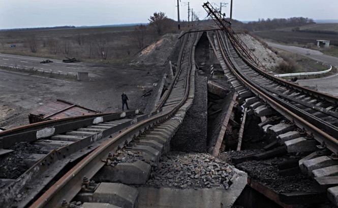 Singura rută feroviară, care lega Ucraina de regiunea separatistă Lugansk, a fost aruncată în aer