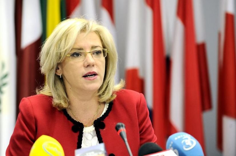 Corina Creţu începe marţi o vizită oficială în România. Comisarul european se întâlneşte cu preşedintele Iohannis şi premierul Ponta