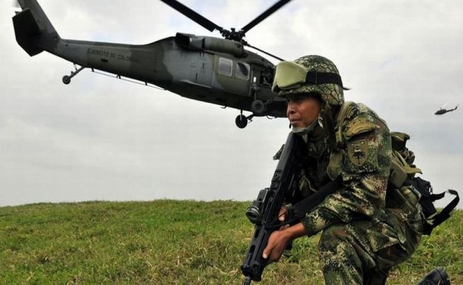 Columbia suspendă atacurile aeriene asupra taberelor FARC
