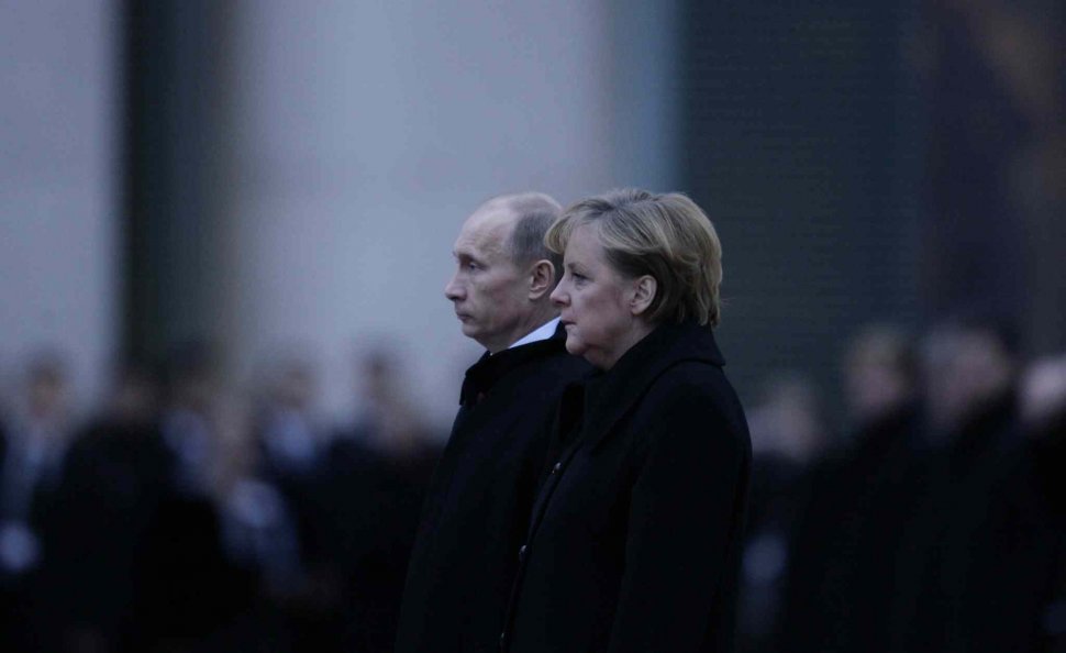 Criza din Ucraina scoate la iveală un PARTENERIAT pe care Merkel a vrut să-l ascundă. Germania-Rusia, axa strategică ce ÎNEACĂ Europa în sânge