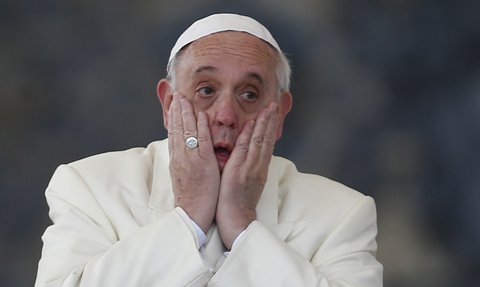 Scandal în Italia, înainte de vizita Papei Francisc la Napoli. Imaginea controversată care face înconjurul lumii