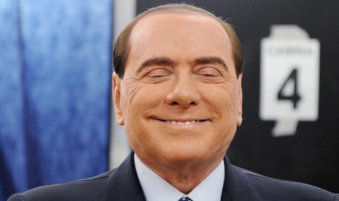 2,15 milioane euro pentru &quot;fetele lui Berlusconi&quot;. O româncă, recompensată cu 40.000 de euro pentru participarea la petrecerile fostului premier