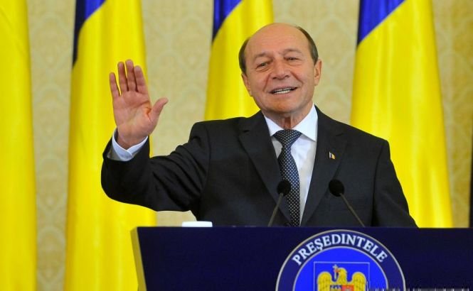 Cum încearcă Băsescu să distragă atenţia de la penalii săi