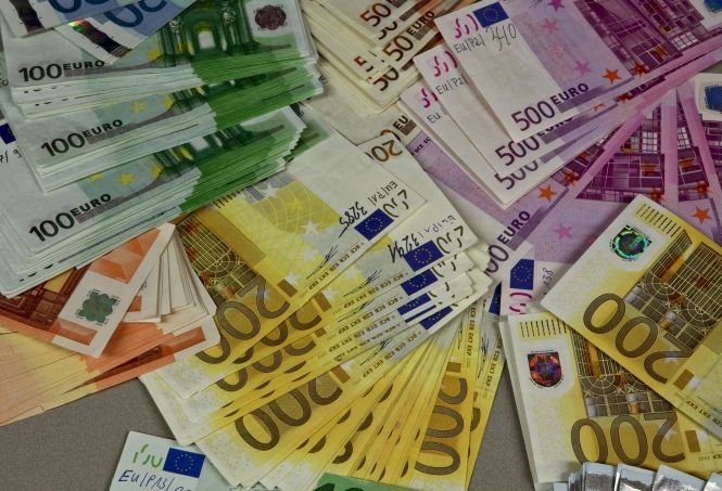1 MILIARD euro, plata pentru JAFUL din regimul Băsescu