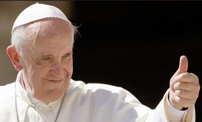 Detalii inedite despre viaţa Papei Francisc. Cum s-a îndrăgostit nebuneşte de o brunetă frumoasă 