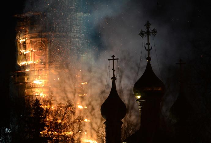 Incendiu puternic la o mănăstire din Rusia. Flăcările puteau fi văzute de la câţiva kilometri