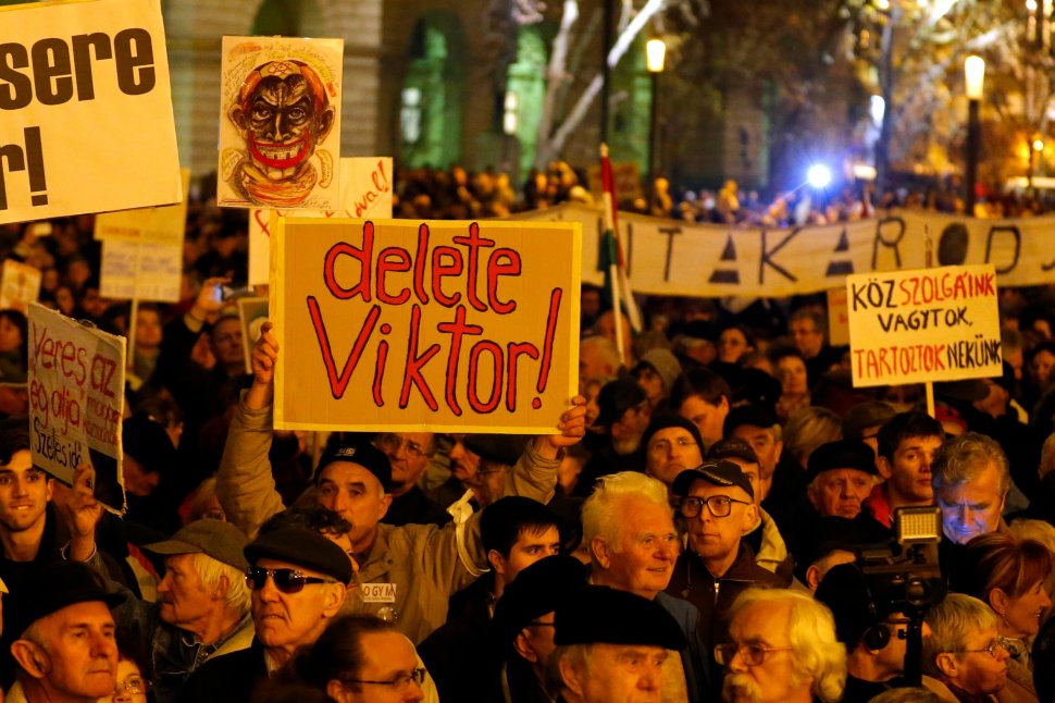 Probleme mari pentru Viktor Orban, în Ungaria. 10.000 de oameni au ieşit în stradă, la Budapesta