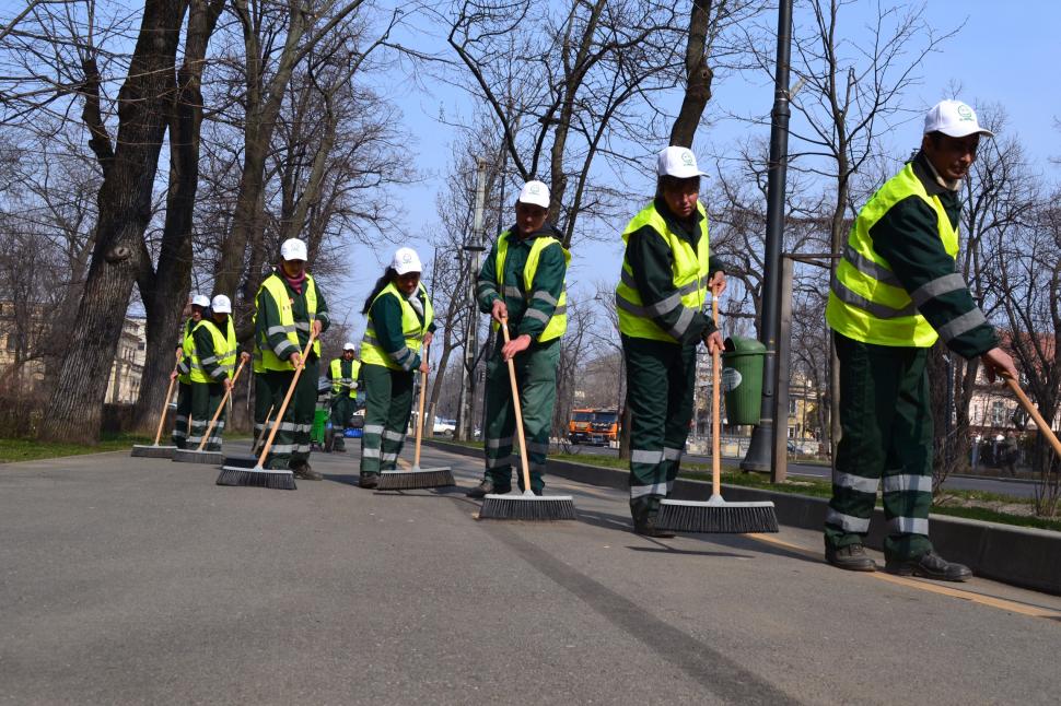 Sectorul 1: Începe curăţenia de primăvară pe strada ta 299360