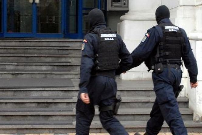 20 traficanţi de droguri de mare risc, reţinuţi în Bucureşti 