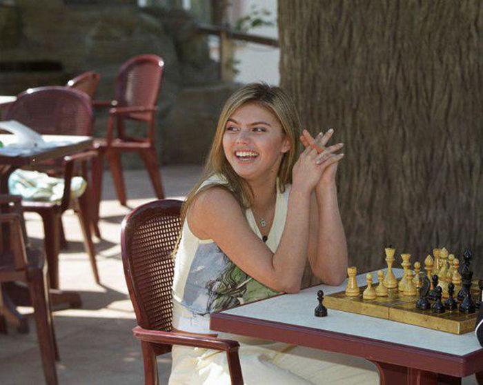 Ea este femeia care l-a înnebunit pe Vladimir Putin. Detalii din viaţa Alinei Kabaeva 299710