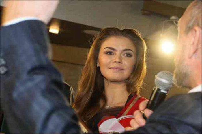 Ea este femeia care l-a înnebunit pe Vladimir Putin. Detalii din viaţa Alinei Kabaeva 299718