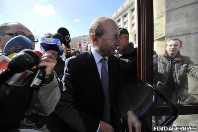 Mircea Badea: Încep să cred că Traian Băsescu va ajunge la puşcărie