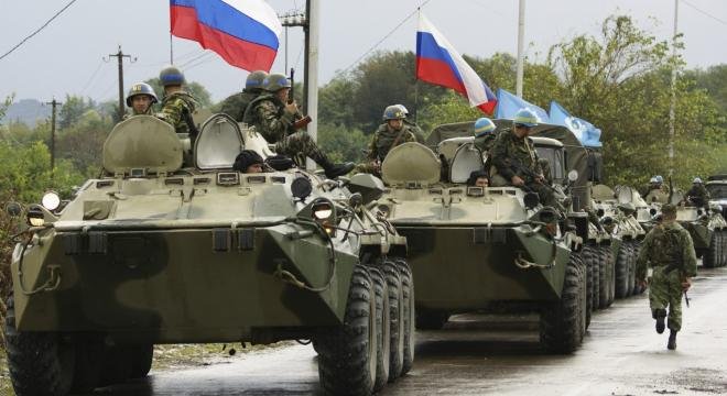 Rusia face exerciţii militare pentru a intimida UE şi pentru a scăpa de sancţiuni