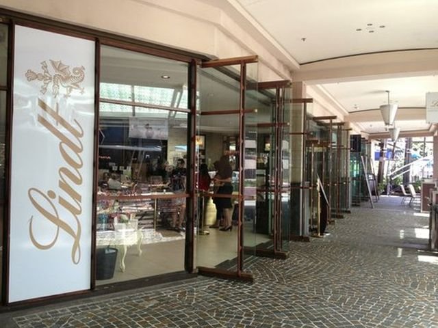 Cafeneaua Lindt din Sydney s-a redeschis după peste trei luni de la luarea de ostatici