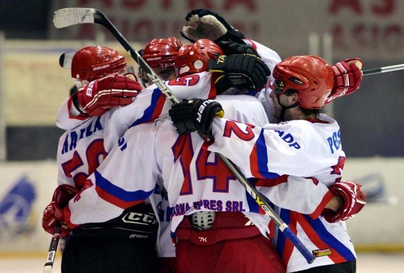 CSM Dunărea Galaţi a câştigat primul meci al finalei Campionatului Naţional de hochei pe gheaţă