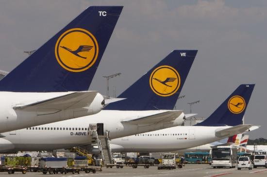 Piloţii Lufthansa au început, vineri, a treia zi de grevă. Peste 80.000 de pasageri sunt afectați 