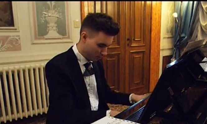 Sinteza Zilei. Tânărul pianist Matei Bucur Mihăescu a cucerit Italia