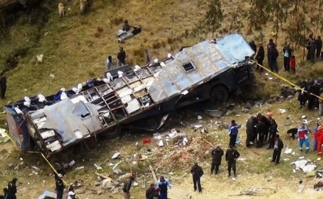 Accident cu 37 de morţi şi 80 de răniţi. Tragedia, pe o şosea din Peru