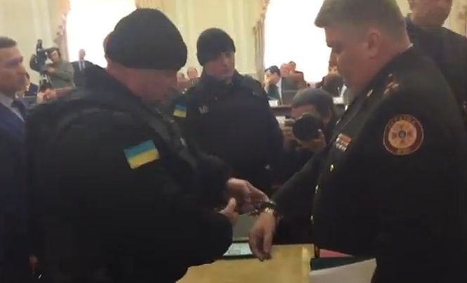 Doi oficiali ucraineni, arestaţi în timpul şedinţei de Guvern. VIDEO